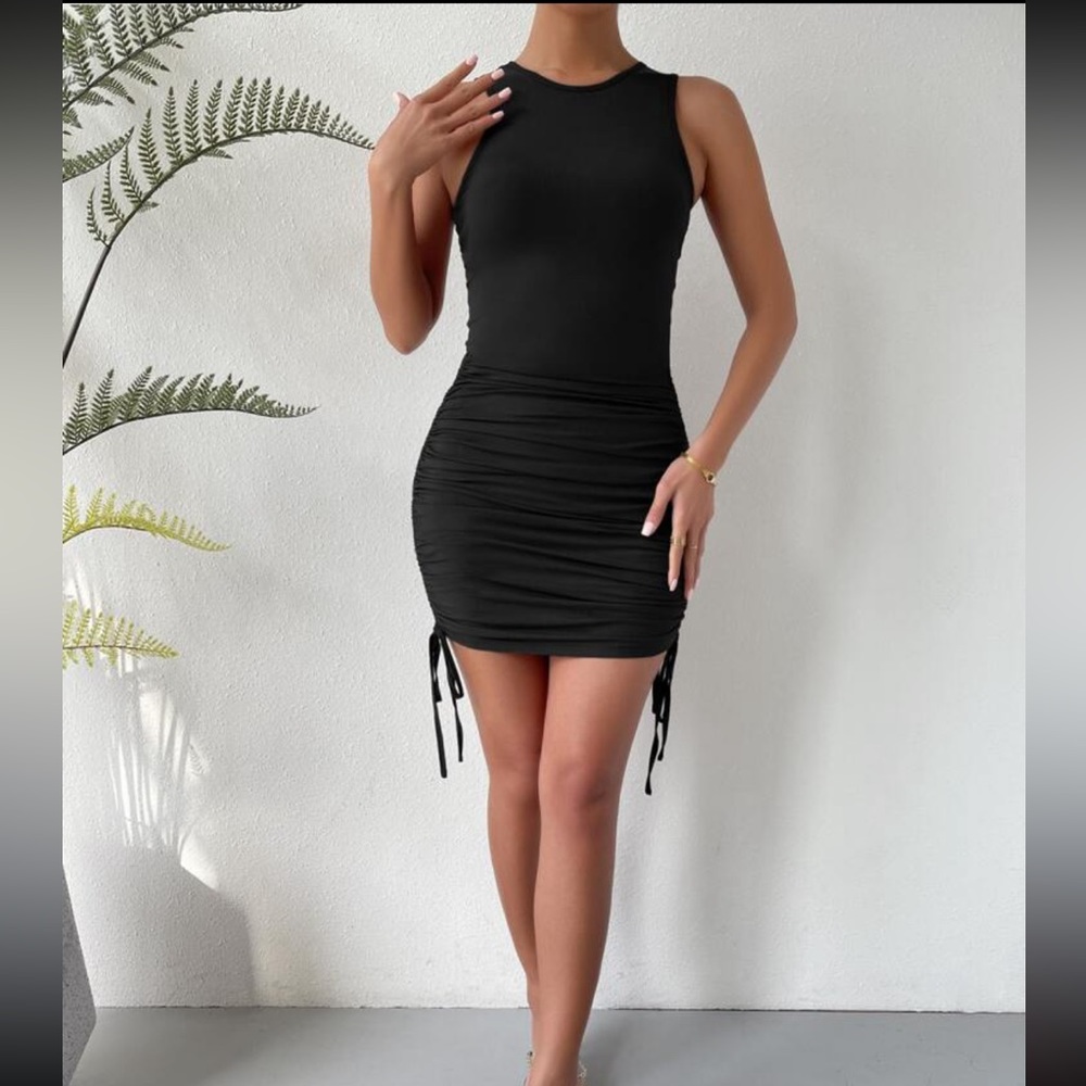 SHEIN Essence Ruched Drawstring Side Solid Bodycon Dress